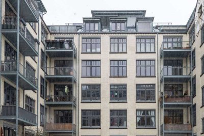 Freiraum trifft Design - 3-Zimmer-Loft mit Balkon und Aufzug in den Kadiner 17 Lofts