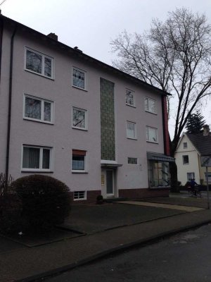 Schöne EG-Wohnung mit Balkon