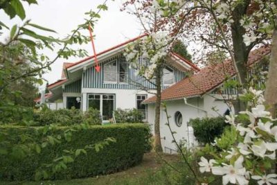 Freundliche und gepflegte 4,5-Raum-Doppelhaushälfte mit gehobener Innenausstattung in Öhningen