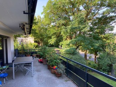 Helle 4,5-Zimmer-Wohnung mit großem Balkon in Toplage Höchberg – ideal für Familien & Pendler