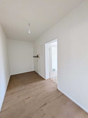 Neu renovierte 2 Zimmer-Wohnung mit Balkon!