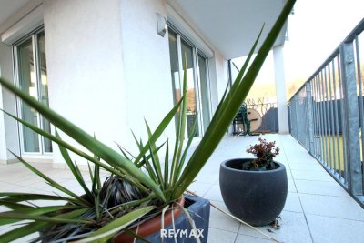 Einziehen &amp; Wohlfühlen - Hochwertige Wohnung mit großzügigen sonnigen Eckbalkon und KFZ-Garage in begehrter Lage!