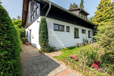 MANNELLA *Zweifamilienhaus: Beide Wohnungen sofort bezugsfrei* Wohnen oder Vermieten in Bestlage.