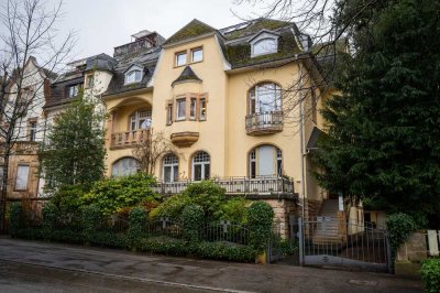 Holbeinviertel: Dachgeschoss in denkmalgeschützter Architektenvilla