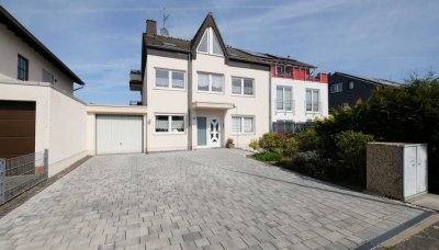 Dreifamilienhaus mit aufgeteilten Einheiten in Bonn – Kapitalanlage oder Mehrgenerationenwohnen