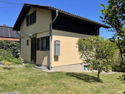 Sommerparadies in Grünruhelage! Gepflegtes Kleingartenhaus mit Terrasse, Balkon und zwei Schlafzimmern