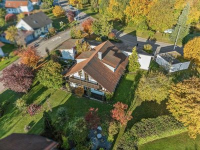 Einfamilienhaus mit Einliegerwohnung, Aufzug, Doppelgarage & Traumgarten in Heroldstatt-Sontheim