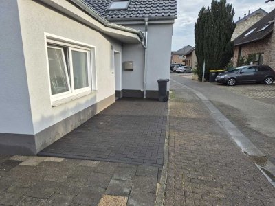 Stilvolle Wohnung im kleinen Häuschen und EBK in Elsdorf/  BITTE NUR TELEFON-ANFRAGEN