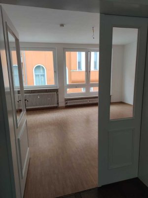 2,5-Zimmer Wohnung im 1. OG mit Balkon in Hannover-Zoo