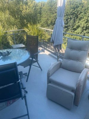 Sonnige 1-Zimmer-DG-Wohnung mit Balkon und TG-Stellplatz in Friedberg