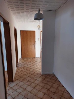 Gepflegte 3-Zimmer Erdgeschosswohnung mit Garage in Roßtal