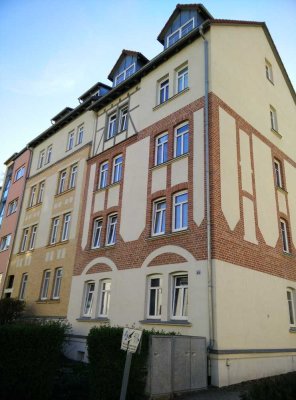 Schöne Altbauwohnung mit Küche, Balkon, Garten und Stellplatz!
