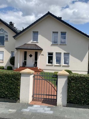 Attraktive  5-Zimmer-Doppelhaushälfte mit gehobener Innenausstattung in Paderborn-Schloß Neuhaus