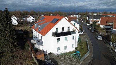 Wohnen mit eigenem Garten: Stilvolle 3-Zimmer-Erdgeschosswohnung mit Terrasse