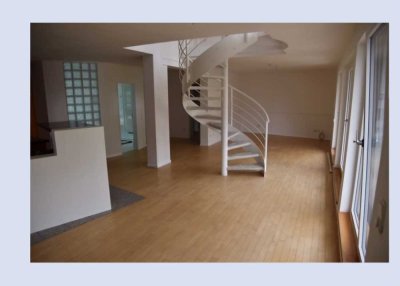 Helle 3,5-Zimmer Wohnung ( 120m²+ 30m² Extra Raum) in Köln-Longerich