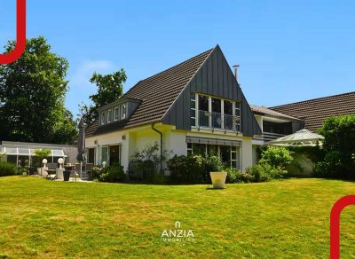 Rarität in Düsseldorf: Großzügiges Familienanwesen mit Pool & parkähnlichem Grundstück