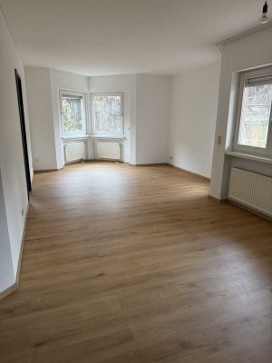 Helle 2-Zimmer-Wohnung mit Balkon im 2. OG in Stuttgart-Untertürkheim zu vermieten
