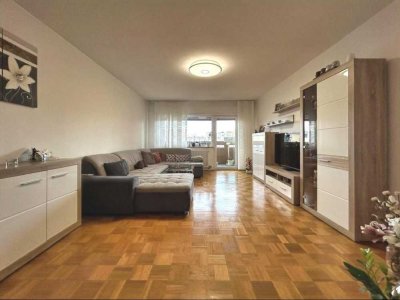 3 ZKB wunderschöne Wohnung, nähe Bahnhof, inkl. Küche, Schlafzimmer und TG-Stellplatz