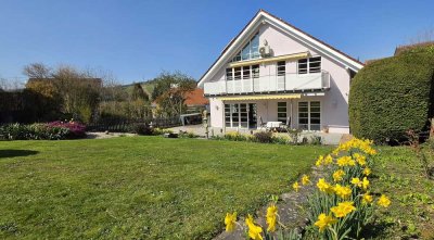 Exklusives Einfamilienhaus mit ELW, Wellnessbereich, PV-Anlage und traumhaftem Garten in S-Uhlbach