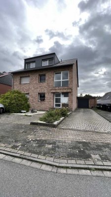 Vollständig renovierte 1,5-Zimmer-Wohnung mit großem Garten und Balkon