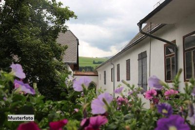 Gepflegtes Zweifamilienhaus mit Schwimmteich und exklusivem Wellnessbereich