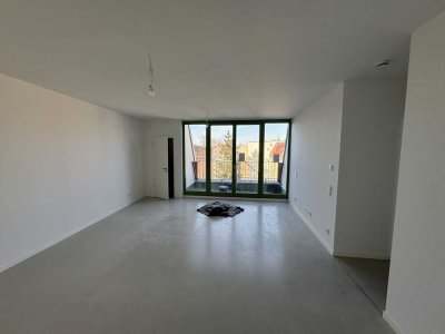SCHÖNE DACHGESCHOSSWOHNUNG mit Terrasse, Fußbodenheizung & EBK