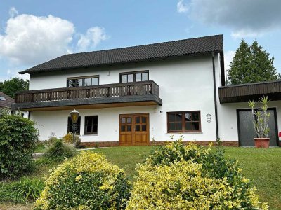 FREISTEHENDES EINFAMILIENHAUS MIT 742 m² GRUNDSTÜCK & GARAGE!