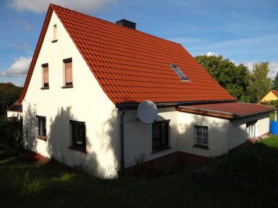 Ein schönes Einfamilienhaus auf großem Grundstück zu verkaufen.