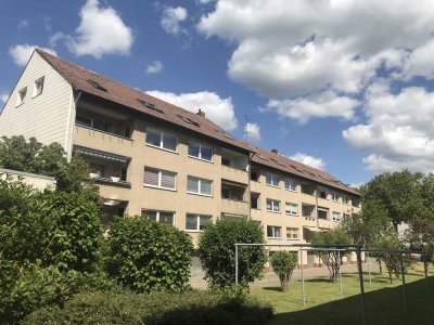 renovierte helle 2-Zimmer-DG-Wohnung (kein Balkon)