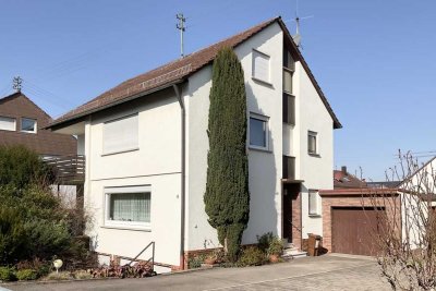 Großes Einfamilienhaus mit großem Garten und Ausbaupotenzial!