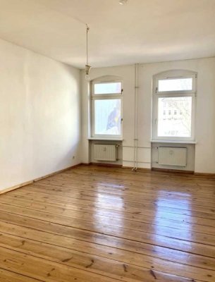 Charmante 2-Zimmer-Altbauwohnung mit Balkon, Aufzug und Gartenmitbenutzung in Berlin-Kreuzkölln