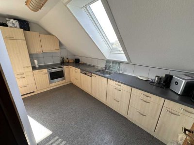 Freundliche 4-Zimmer-Wohnung mit EBK und Balkon in Wäschenbeuren