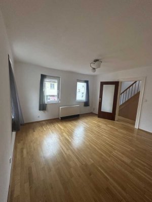 Gepflegte 5-Zimmer Doppelhaushälfte in Stuttgart-Vaihingen – ideal für Expats & langfristige Mieter