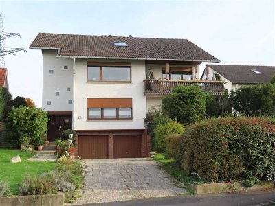 Solides Dreifamilienhaus in Toplage in Niestetal-S.