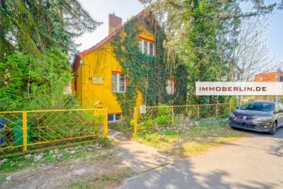 IMMOBERLIN.DE - Charaktervolles Einfamilienhaus mit Südgarten & Gestaltungspotential in familiärer L