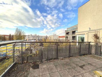 Penthouse-Maisonette: Riesige Dachterrasse, Balkon, voll möbliert – Neubau Friedrichshain