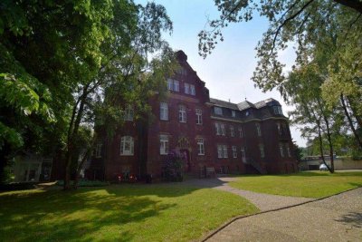 ***Lichtdurchflutete Wohnung im historischen Gemäuer mit Aufzug in Rheindahlen***