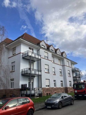 Familienfreundliche 4-Zimmer-EG-Wohnung mit Balkon