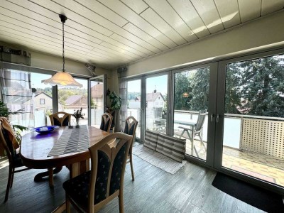 Obergeschoss Wohnung  (3 Einheiten, EG & OG frei) / Garagen / Balkon / Stellplatz