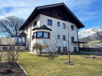 Sonnige Haushälfte mit Potential zum Ausbau und wunderschönen Garten
