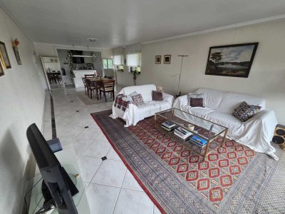 Gemütliche, geräumige Wohnung mit grosser Terrasse und Blick ins Grüne