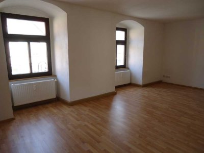 Große 2-Raum-Wohnung im 1. OG in Burg