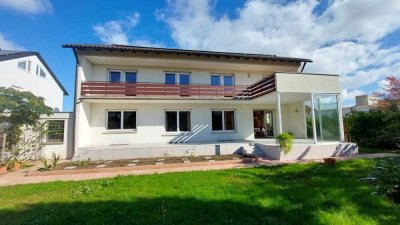 Großzügiges Einfamilienhaus mit Charme und Gartenidylle