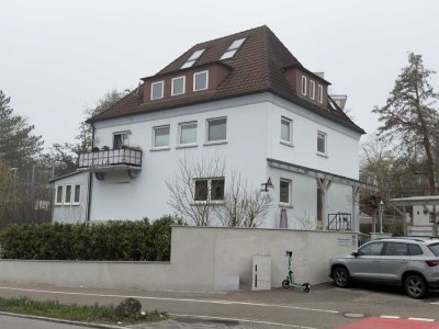 3 Zimmer-Wohnung mit besonderem Charme (auch WG-tauglich)