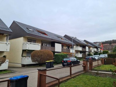 Schöne 2-Zimmer-Dachatelier-Wohnung in sehr guter und ruhiger Wohnlage