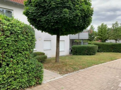 Gepflegte, helle 3 Zimmer-EG-Wohnung m. 88 m² Wfl., 2 Terrassen und TG-Stellplatz.