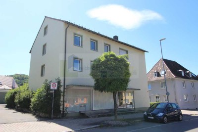Blumberg - Attraktives und solide gebautes Wohn- und Geschäftshaus mit großzügigen Wohnungen und 10