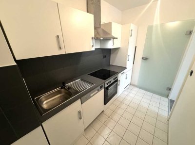 Frisch Renovierte 2 Zimmer Wohnung in Dresden mit EBK+BALKON+TG
