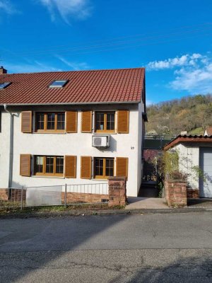 Attraktive, frisch renovierte 5-Zimmer-Doppelhaushälfte zur Miete in Mosbach