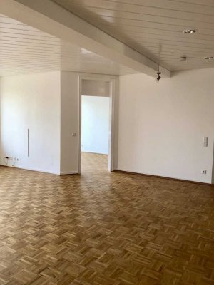 Zentrale 3Z Penthouse Wohnung, Einbauküche, Balkon, Sauna, Fahrstuhl